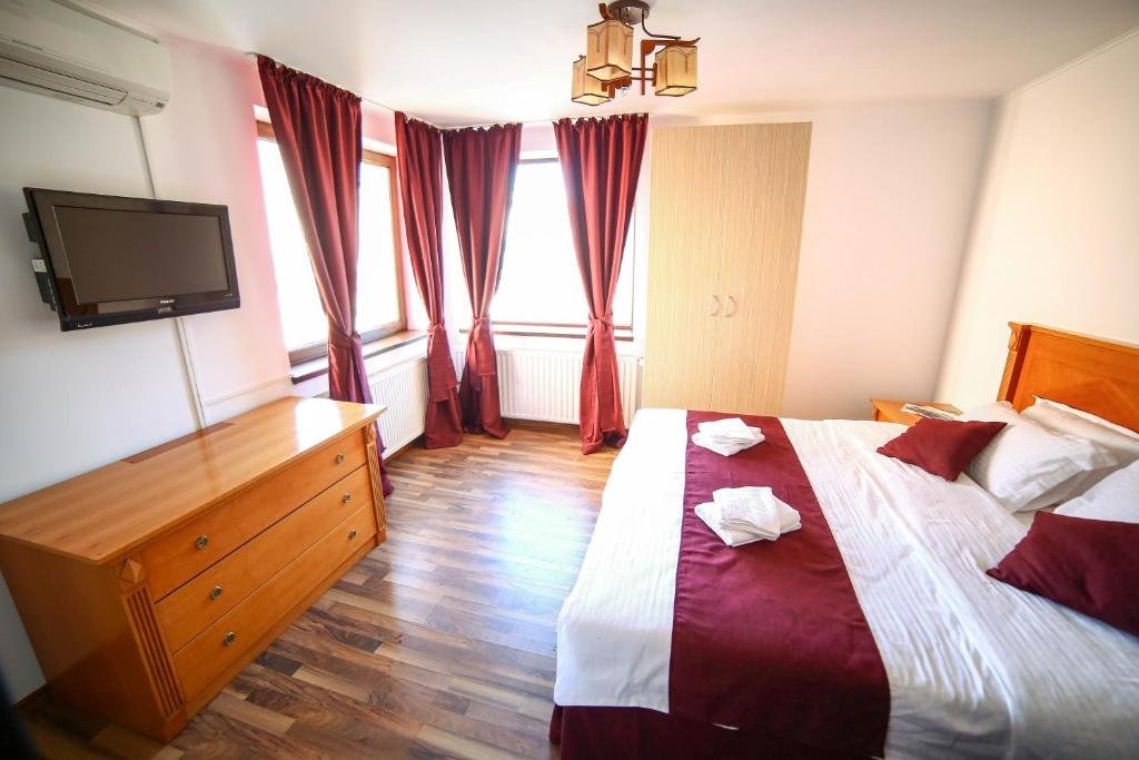 VILA 14 CAMERE, 14 BAI ZONA ROND GEORGE COSBUC, ACTUAL AIRBNB- BIROURI, OCAZIE