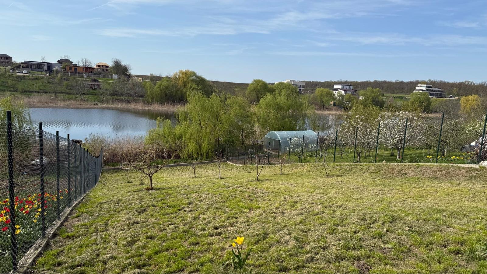 Ideal Teren intravilan  – deschidere directă la lac | 883 mp | Utilități |