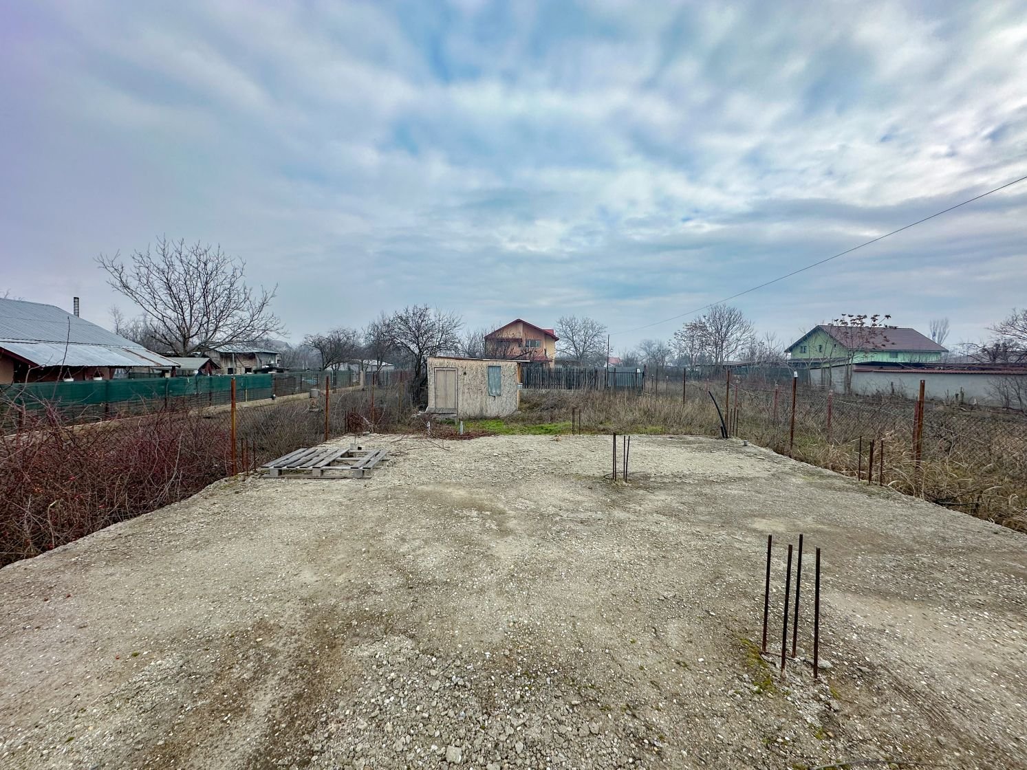 Mihăilești - teren împrejmuit 401mp, cu puț, COMISION 0