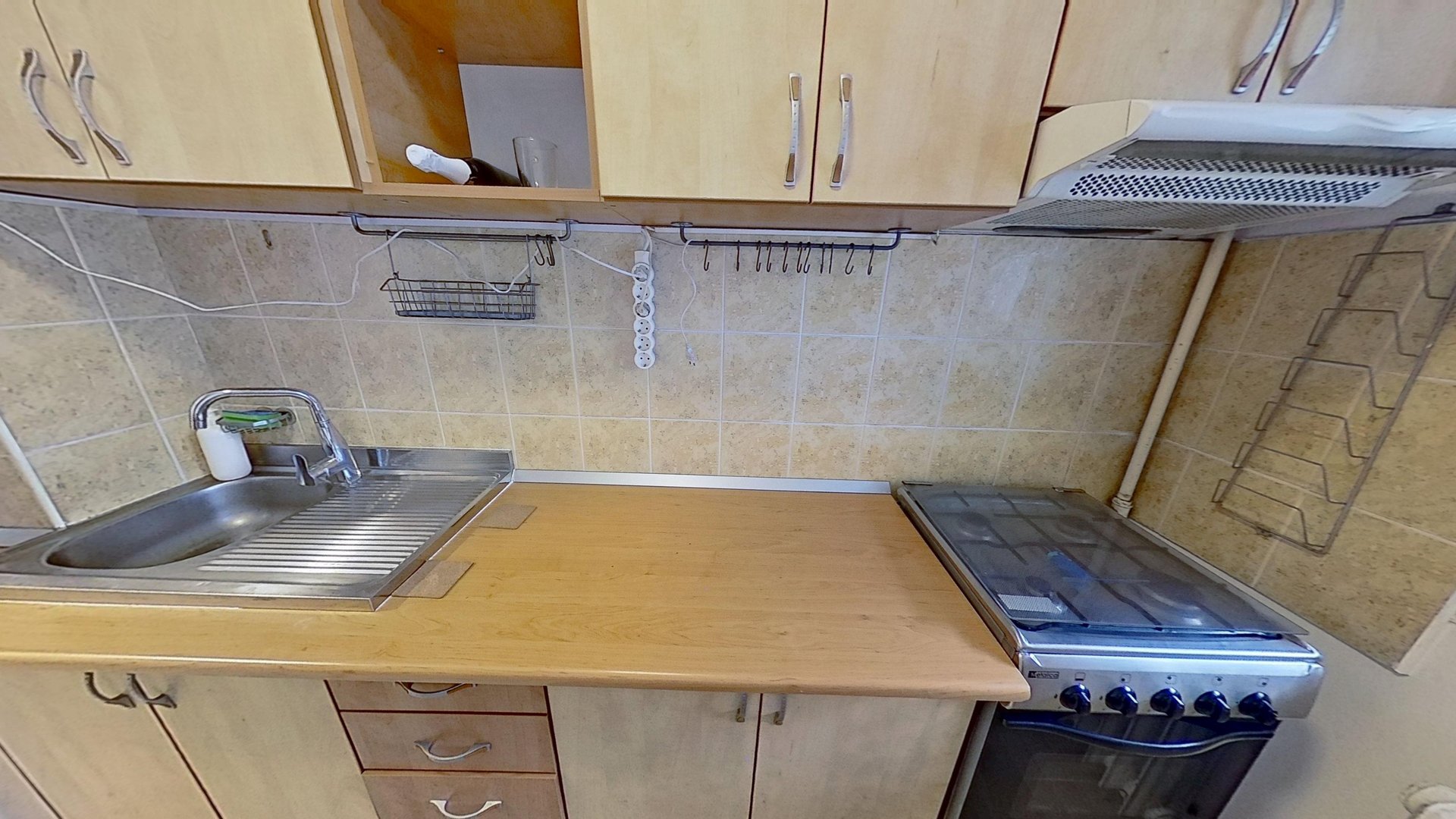 Apartament 2 camere, etaj 4/10, Berceni – 400 EUR, bloc anvelopat