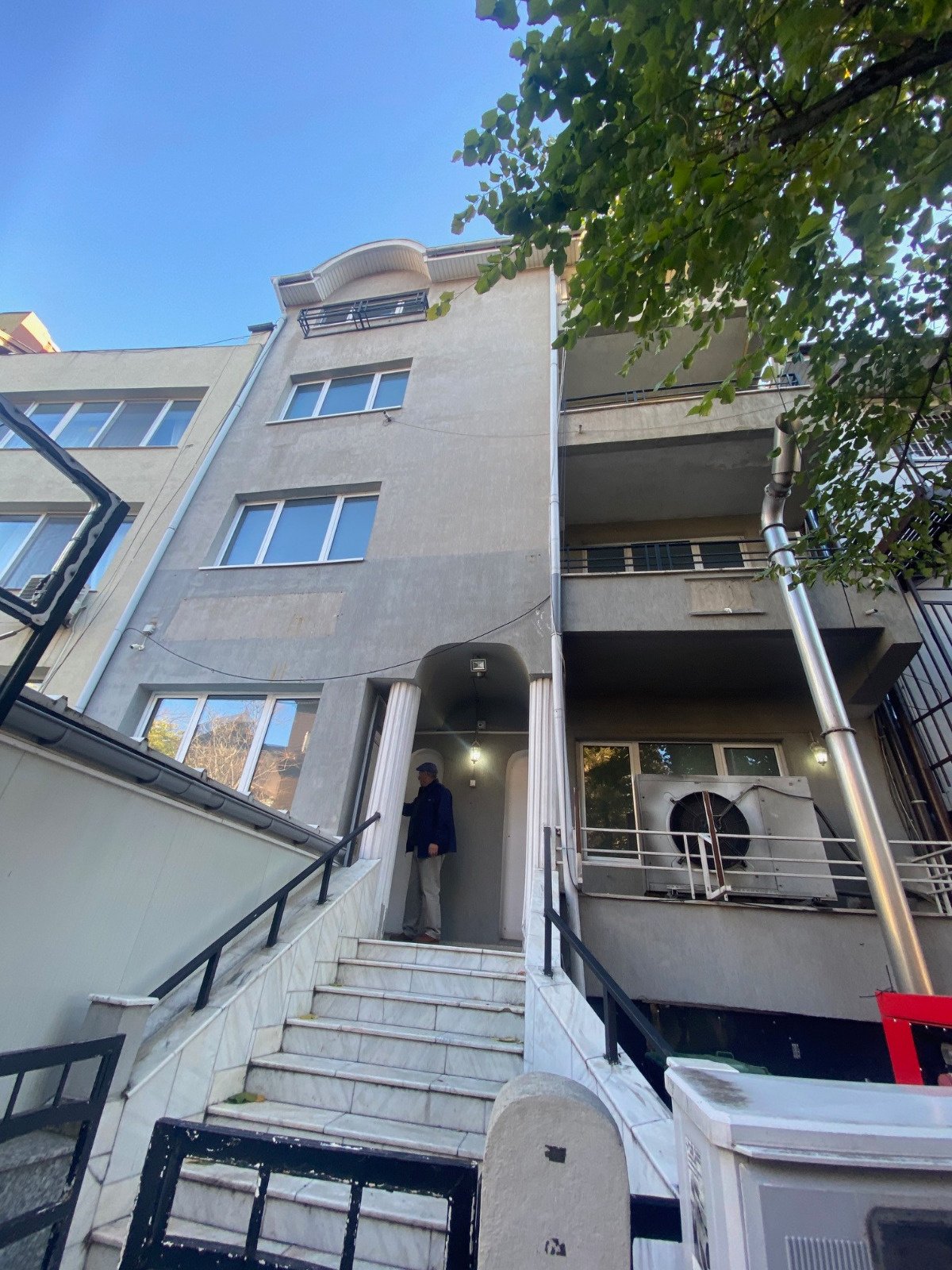 Vă propunem spre vânzare o clădire de birouri Cotroceni PRET 1.295.000 EURO