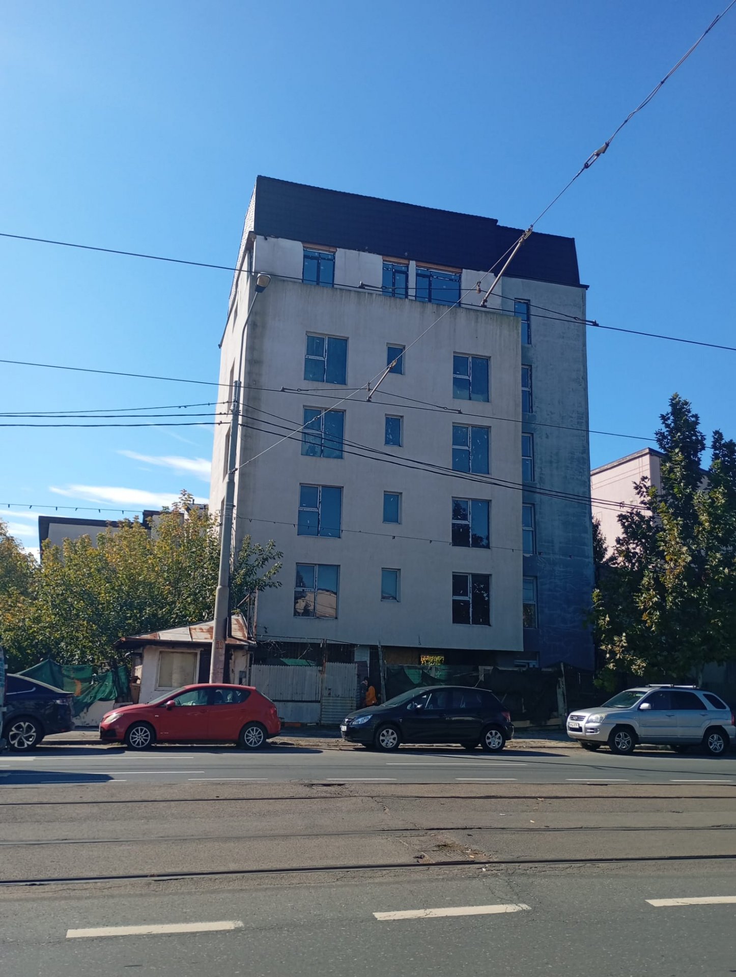 Vând bloc locuințe colective la roșu, stradal – Șos. Chitilei- 1.099.000 Euro